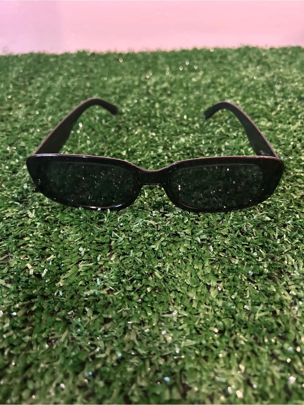 Classic Black Women's Sunglasses - Sleek UV Protection